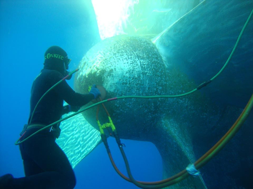 Underwater Propeller Polishing