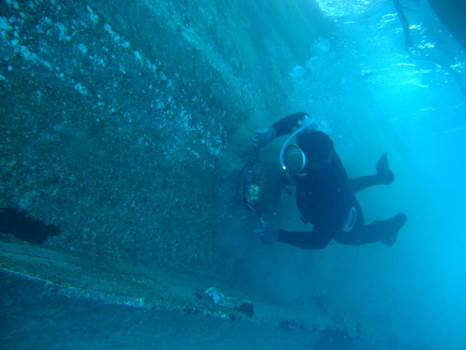 Underwater hull cleaning with hydraulic multi-brush systems